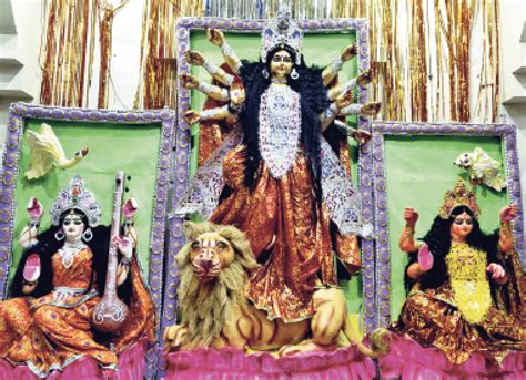 10 भुजा वाली मां दुर्गा 13 फीट ऊंची प्रतिमा पर 22 कैरेट सोने की पाॅलिश Maa Durga With 10 Arms