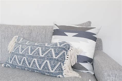 Choosing Couch Pillows for your Living Room Space | The DIY Playbook