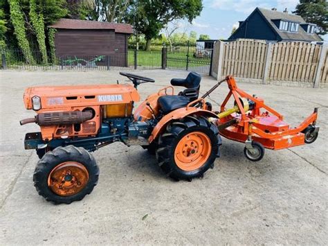 Kubota B7100 Tractor