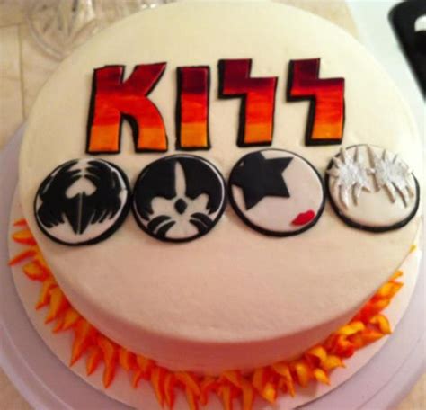 Kiss Cake - CakeCentral.com