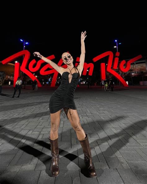 Famosas Elegem A Bota Como O Sapato Oficial Do Rock In Rio 2022 Vogue