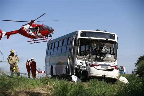 V Deo Acidente Entre Carro E Nibus Escolar Deixa Mortos E