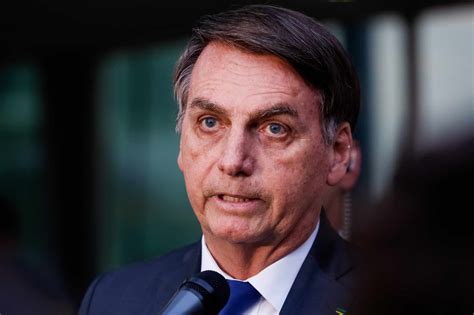 Bolsonaro diz que petróleo que atingiu praias do Nordeste não é do Brasil