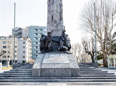 Vista Del Memoriale Di Guerra Monumento Ai Caduti In Lecco Fotografia