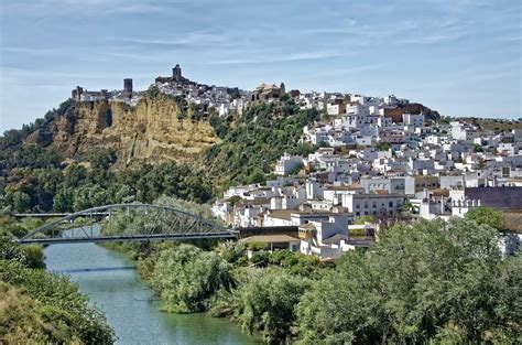 Arcos de la Frontera Travel Guide | Spanish Fiestas