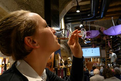 Ein Evergreen Der Scotch Whisky Bei Harpf Getr Nkeladen In Bruneck