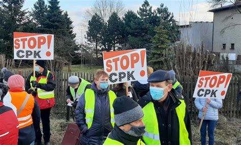 Protest W Sprawie Budowy Szybkiej Kolei Prowadz Cej Do Centralnego