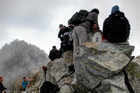 Tatry Gigantyczna kolejka na Rysy Droga na najwyższy szczyt Polski