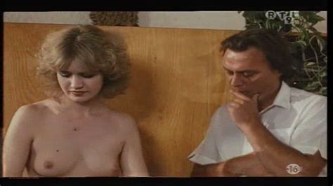 Naked Valérie Houlier in Outrage aux moeurs