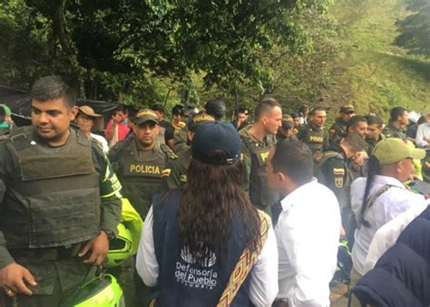 Indígenas liberan a los 17 policías retenidos en Risaralda Reporteros