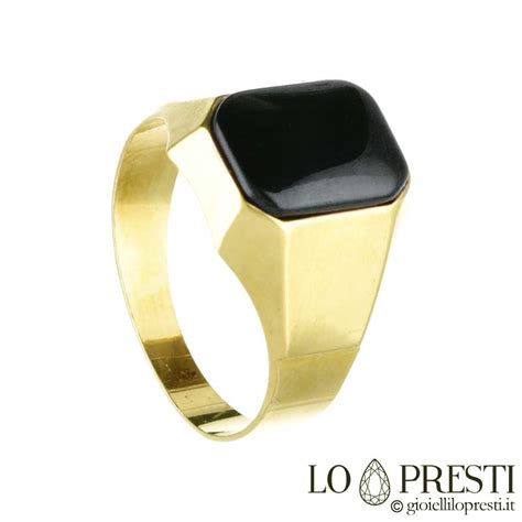 Anello Chevalier Mignolo Ottagonale In Oro Giallo 18kt Con Onice