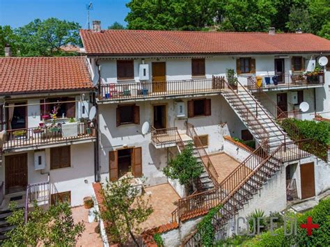 Vendita Villa Plurifamiliare In Via Delle Ginestre Scandriglia Buono