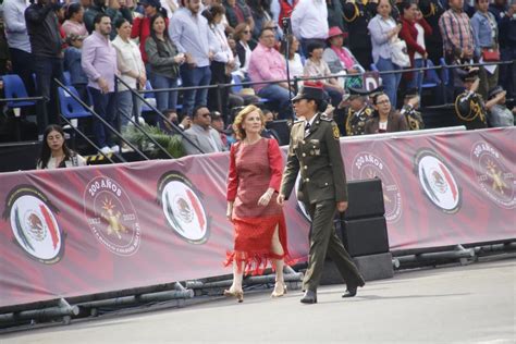 Qué Vestido Usó Beatriz Gutiérrez Müller En El Desfile Cívico Militar En 2023 Tiempo Libre