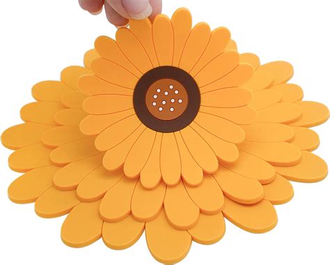 Amazon Daisy Trivet For Hot Pots And Dishes 6 7 Inch Round Flexible Silicone Pot Holders