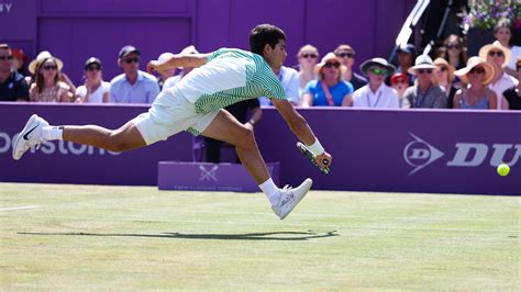 Tennis Alcaraz Et Le Gazon A Commence Coller