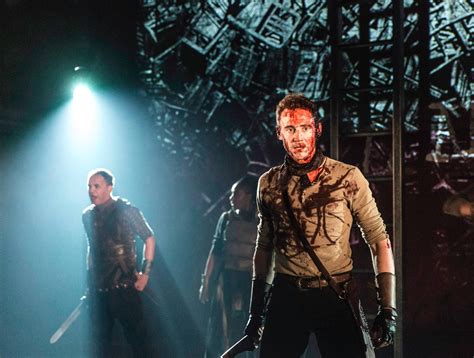 Coriolanus Theatre Review Tom Hiddleston Has Blazing Stellar Power Tom Hiddleston