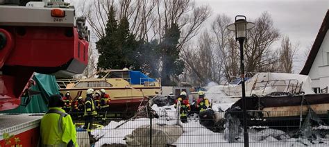 Reportnet24 De Ketzin Havel Mehrere Boote Durch Feuer Bei