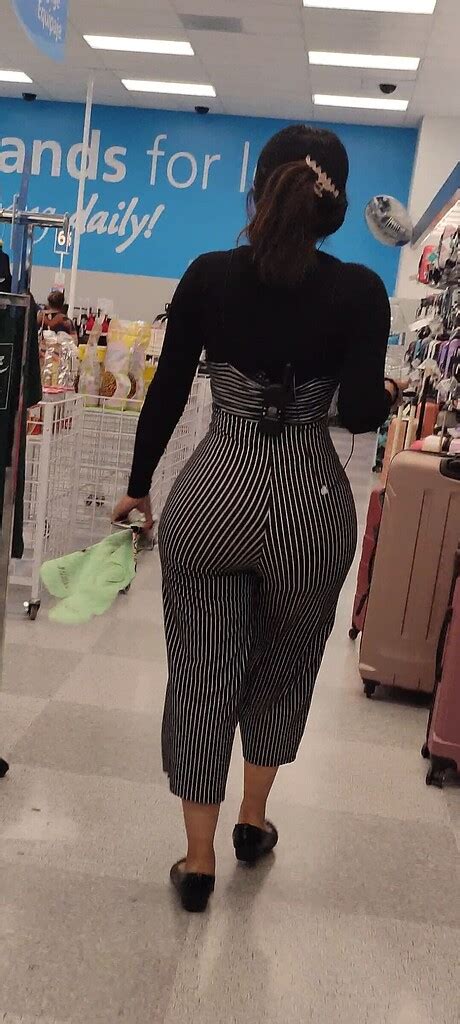 Thick Latina Cashier At Ross Spandex Leggings Yoga Pants Forum