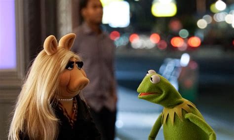 Why Did Kermit & Miss Piggy Break Up? 'The Muppets' Premiere Reveals How The Tragic Fallout Went ...