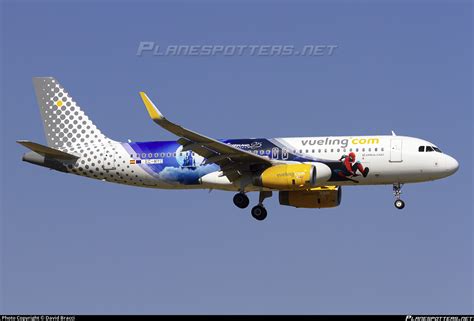 EC MYC Vueling Airbus A320 232 WL Photo By David Bracci ID 1135354