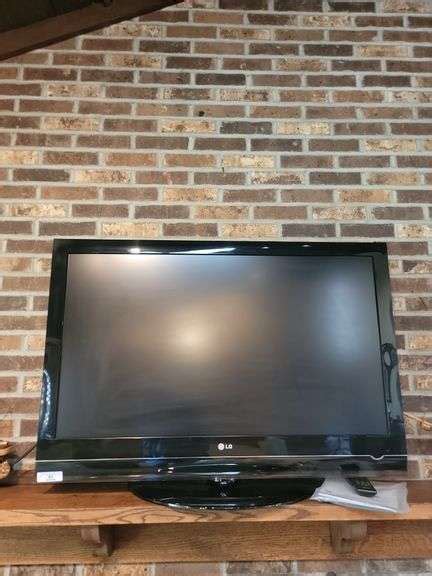 Lg Flat Screen Tv 42 With Manual And Controller Works Baer Auctioneers Realty Llc