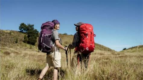 Perlengkapan Naik Gunung Untuk Pendaki Wanita Trekking Pole Dari Eiger