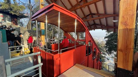 Cerro San Cristóbal passeio de funicular e Teleférico em Santiago do Chile