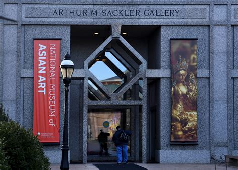 The Smithsonians Asian Art Museum Has Mysteriously Axed Its