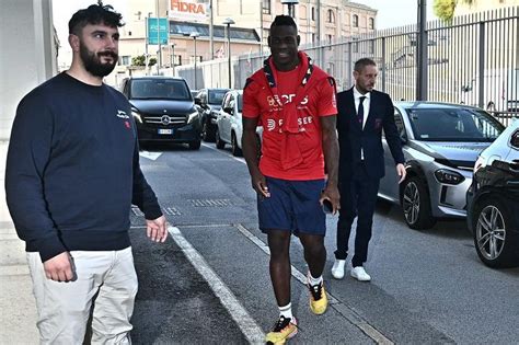 Balotelli Ritorna In Serie A Oggi Primo Allenamento Con Il Genoa