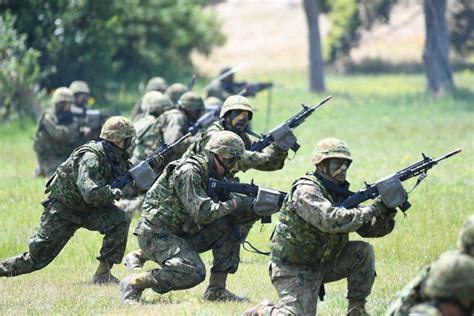 「日本版海兵隊」陸自水陸機動団が観閲式 南西諸島の防衛想定 きつねうどん★