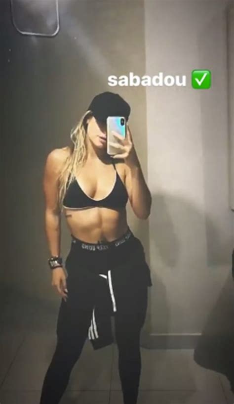 Bruna Griphao Deixa Barriga Sarada De Fora Em Look Estiloso