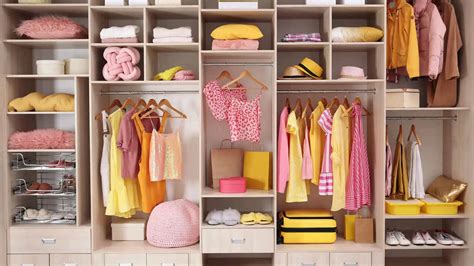 Organização do guarda roupa em 7 passos fáceis