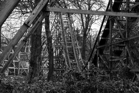 Spooky abandoned amusement parks around the world