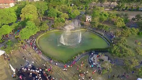 Atraksi Air Mancur Taman Kota Lumintang Denpasar Bali Youtube