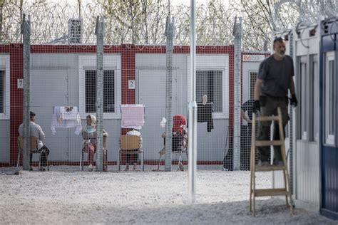 Already Unwelcoming Hungary Now Detains Asylum Seekers The New York