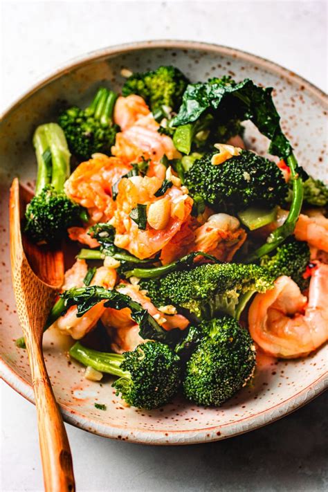 Chinese Shrimp And Broccoli Stir Fry With Garlic Sauce