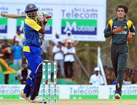 Muttiah Muralitharan Is Bowled By Mohammad Aamer For Espncricinfo