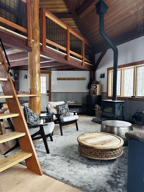 17 Enchanting Winter Cabins in Vermont for Skiers + Cozy Tips 2024