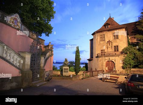 Meersburg Droste Huelshoff Bueste Zwischen Altem Und Neuem Schloss