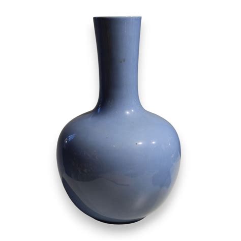 Vase En Porcelaine Bleue Moinat Sa Antiquit S D Coration