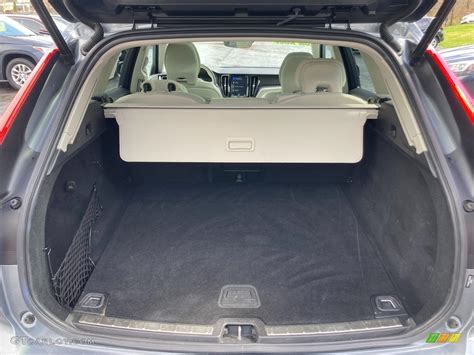 2020 Volvo Xc60 T5 Momentum Trunk Photos