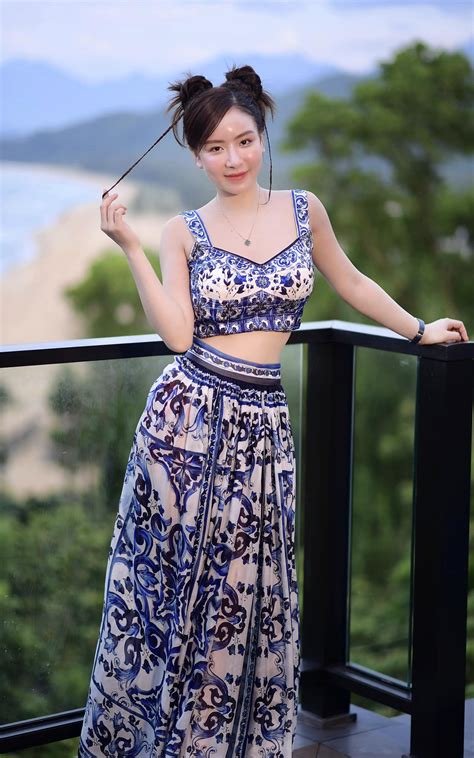 Street style tôn dáng đẹp của hot girl Phương Bora
