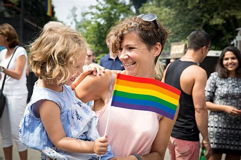 47 400 Fotos Bilder Und Lizenzfreie Bilder Zu Lesbian Flag Istock