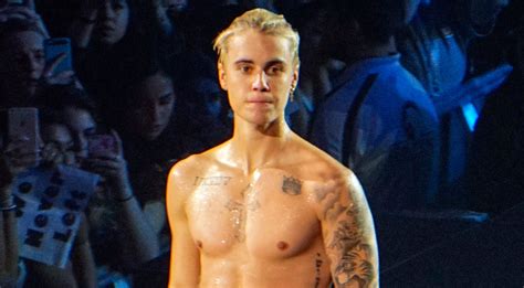 Justin Bieber Skinny Dipping Photos Surface From Hawaii Trip Justin