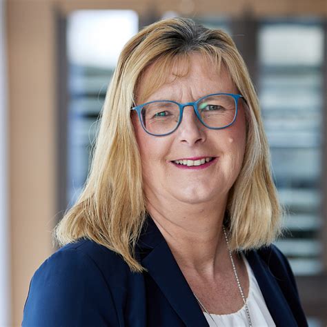 Jeannette Gutmann Associate Infra Account Mgmt Zentr Steuerung Bei