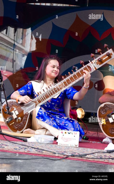 Sitar Woman Hi Res Stock Photography And Images Alamy