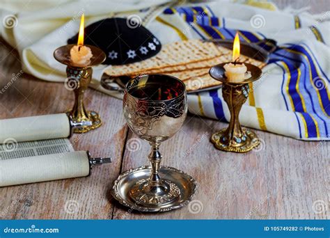 Shabbat Shalom Rituel Juif Traditionnel De Matzah Et De Vin De Sabbat