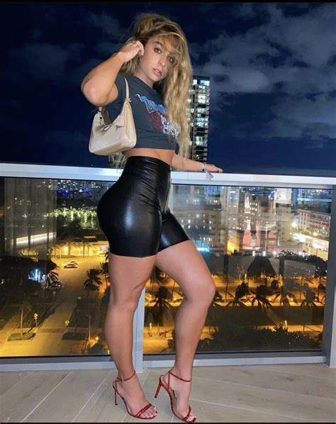 Sommer Ray Kleding