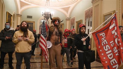 Les Images Folles De L Invasion Du Capitole Par Les Partisans De Donald