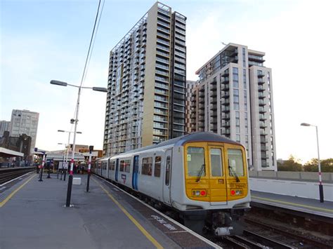 Tl 319447 Elephant And Castle Thameslink Class 319 319447 Flickr